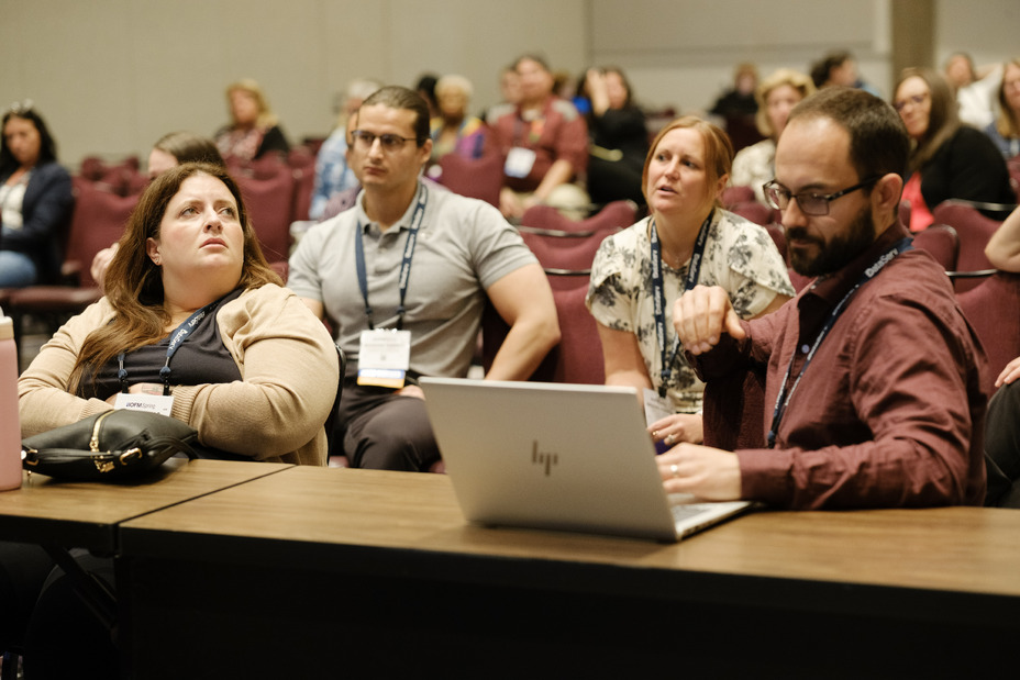 IOFM Spring 26 Oracle Peer To Peer Roundtable users raising questions