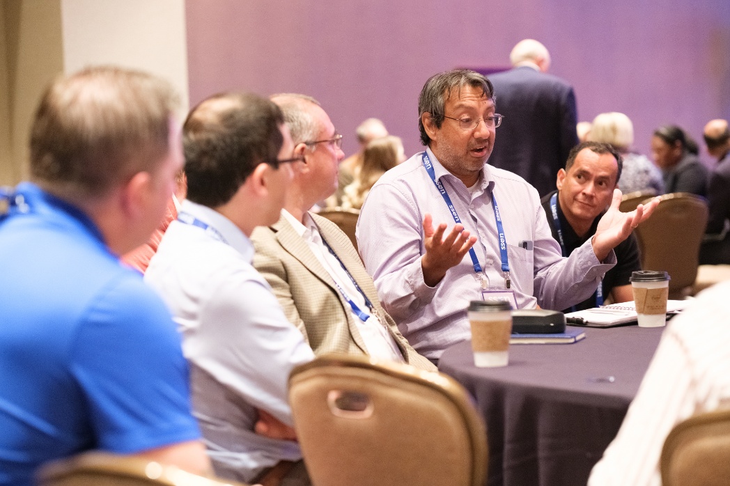 Customers engaging in the interactive roundtable discussions on Automating Supplier Invoices into Oracle